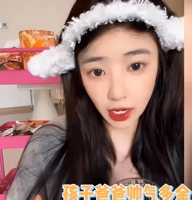 王健林孫女「小閃閃」1歲了?王健林笑而不語,王思聰默認了