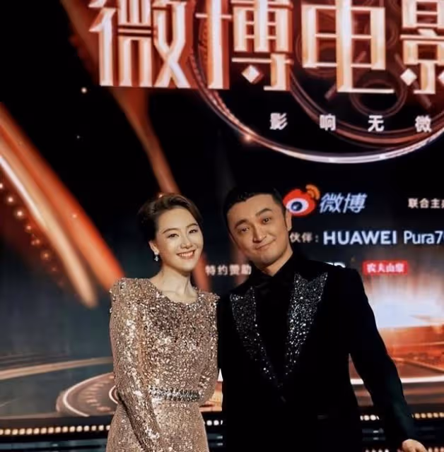 王冠:婚事近了一大步,借和小尼一起在滬合作之際官宣老公李大叔