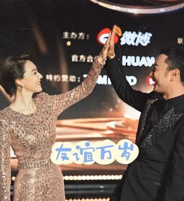 王冠:婚事近了一大步,借和小尼一起在滬合作之際官宣老公李大叔