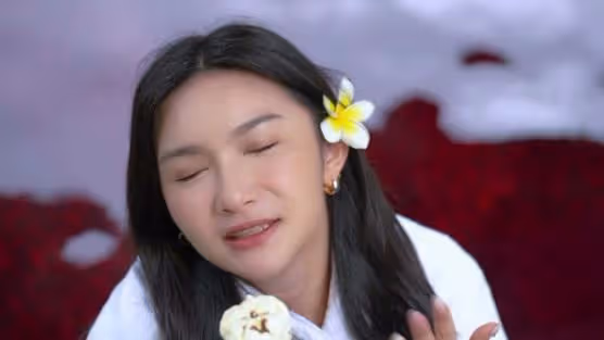 港星穿泳裝大曬曼妙身材!雖已50歲,不輸同場三個新晉小花