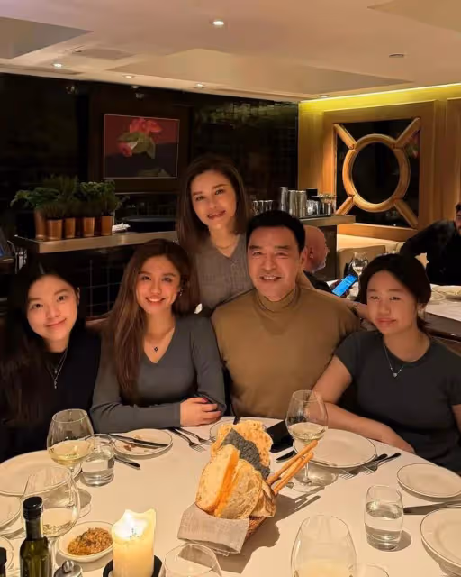 港星19歲女兒正式出道!轉眼變大美女!兩岸三地群星為她助威