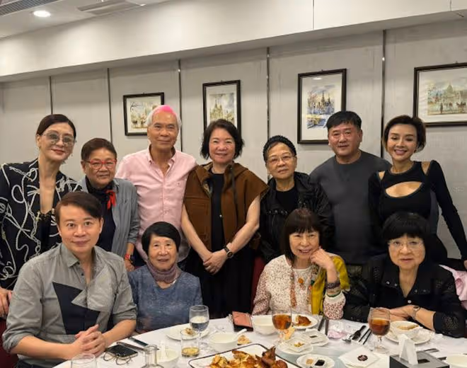 TVB男星早上見證未婚妻入獄!晚上笑容滿面,出席波霸女星飯局