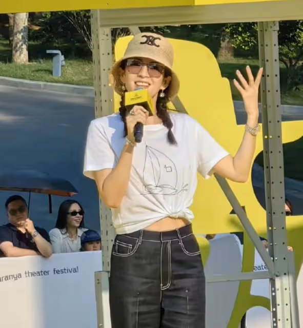 章子怡辣媽風範盡顯,帶娃工作兩不誤,45歲狀態依舊驚艷!