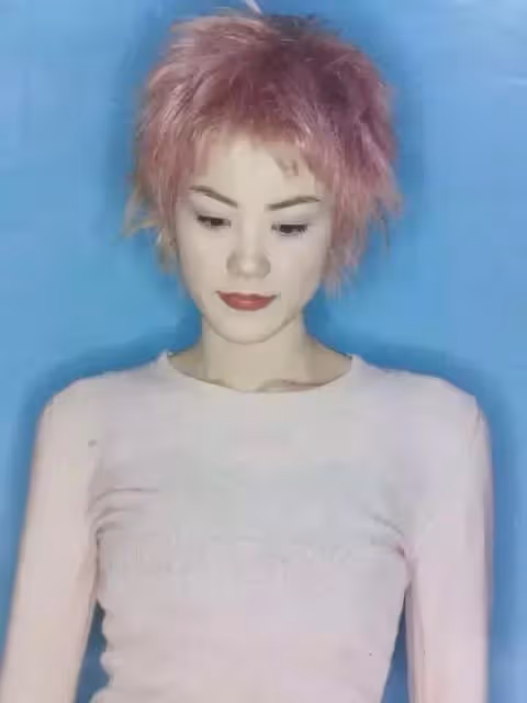 王菲凌晨一點現身北京機場,55歲很瘦不高冷,粉絲不多被嘲過氣!