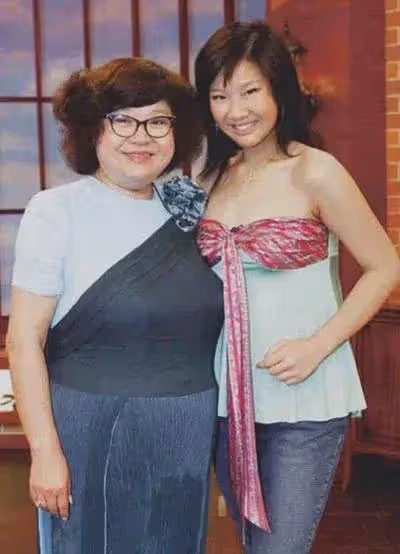 鄭欣宜近照引熱議!暴瘦太多,親情涼薄,曾獨自在母親墓碑前痛哭