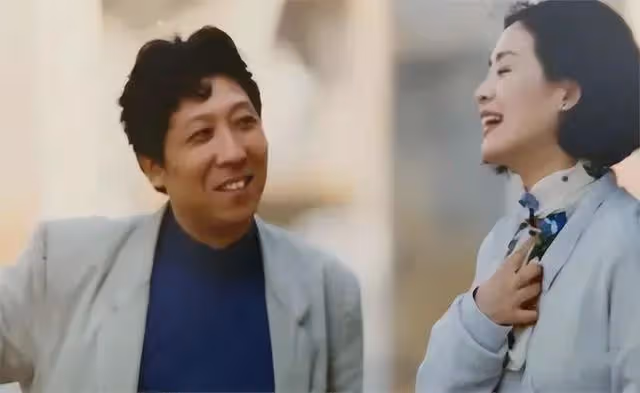 他是國家一級演員,拍戲賺的錢都交給妻子,漂亮女兒卻是他的心病