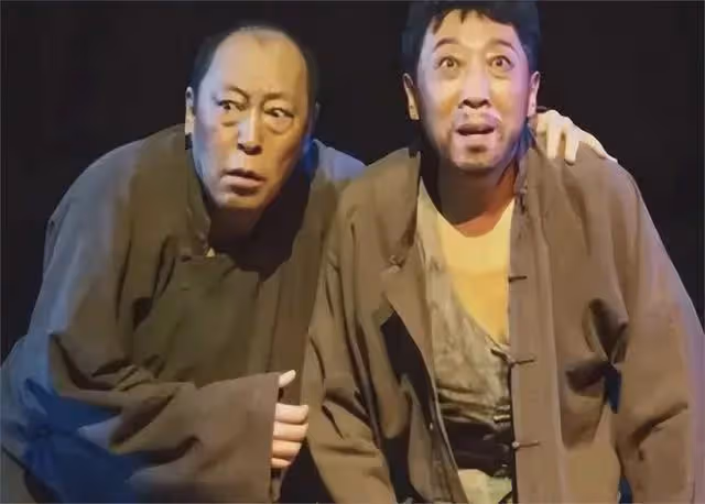 他是國家一級演員,拍戲賺的錢都交給妻子,漂亮女兒卻是他的心病