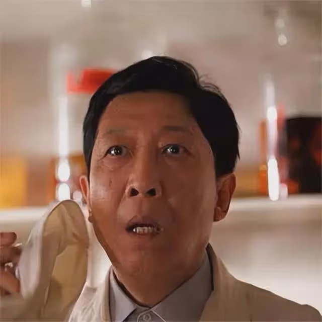 他是國家一級演員,拍戲賺的錢都交給妻子,漂亮女兒卻是他的心病