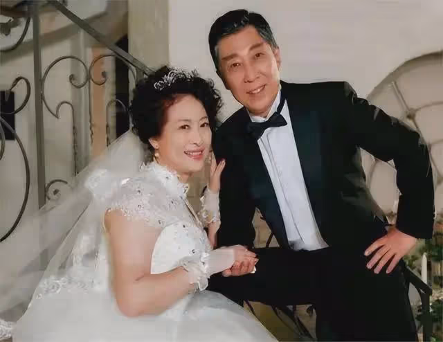 他是國家一級演員,拍戲賺的錢都交給妻子,漂亮女兒卻是他的心病