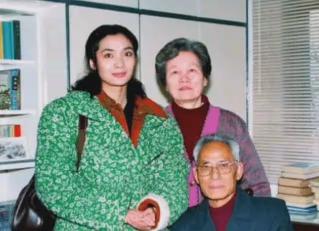 演員李婷,患病9年去世,離婚前夫帶女兒再婚,弟弟做法令人心寒
