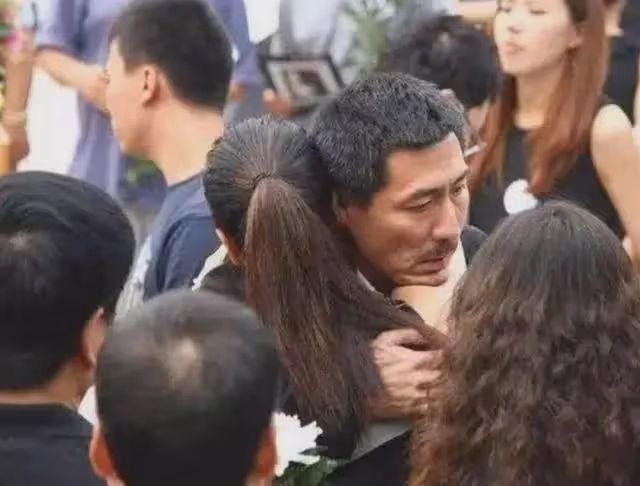 演員李婷,患病9年去世,離婚前夫帶女兒再婚,弟弟做法令人心寒