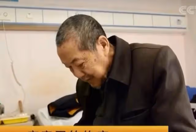 回顧:17年84歲癌晚期重慶老漢,遺產全送主治醫生,親屬表示理解