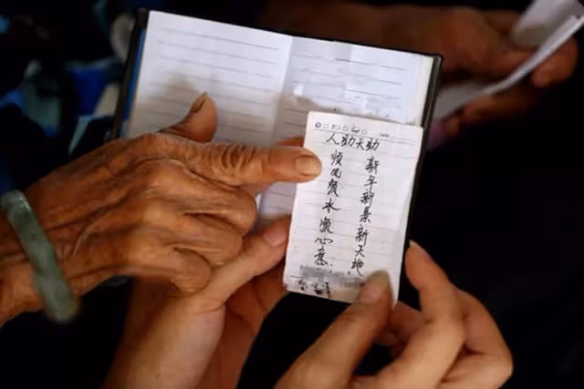 回顧:1980年農村娃考上北大全村湊車費,38年後每戶獲贈一套別墅