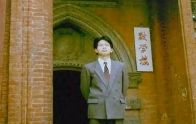 回顧:北大博士後消失20年,母親病重不願回家,親哥哥稱這怪父母
