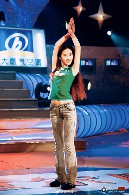 劉亦菲21年前舊照登熱搜!「靠臉撐造型」 網贊:隨便考古都美