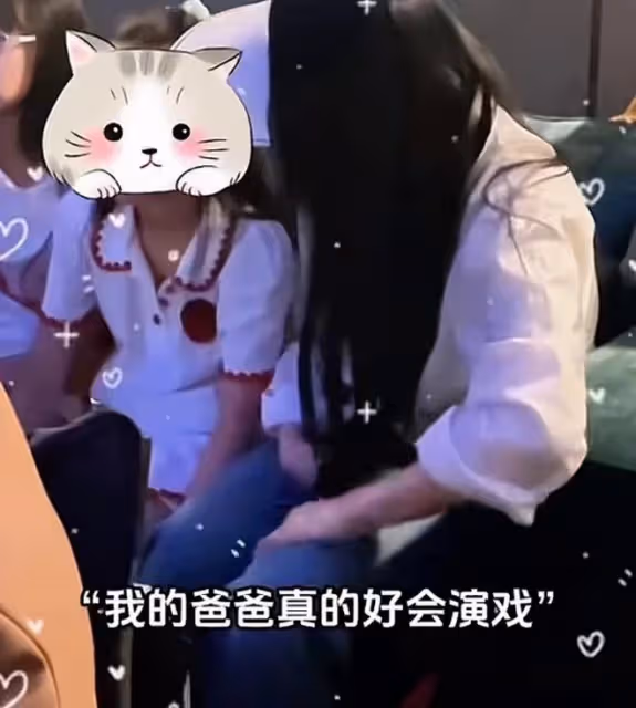 伊能靜帶公婆女兒探班秦昊，米粒送爸爸親筆畫，一家人團聚好有愛