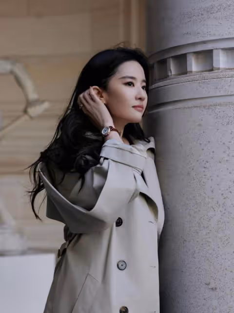 劉亦菲時髦起來更迷人！摩登浪漫的穿搭風格，時尚又高級