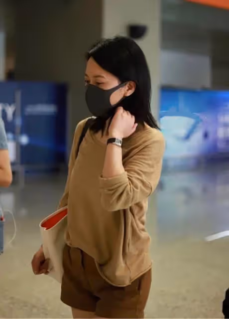 俞飛鴻帶火了美拉德穿搭：「t恤+短褲+齊肩發」，時髦洋氣又減齡