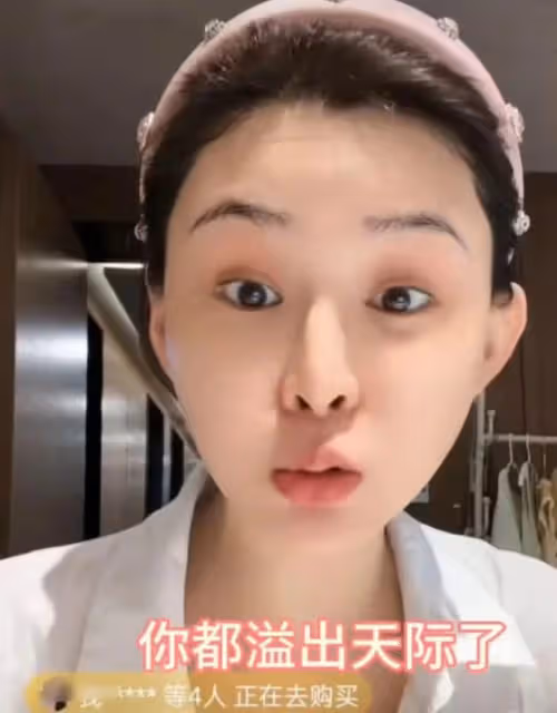 張穎穎直播懟網友,被說素質低,終於明白她為何不如馬筱梅