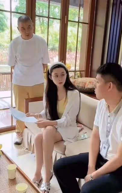 張穎穎直播懟網友,被說素質低,終於明白她為何不如馬筱梅
