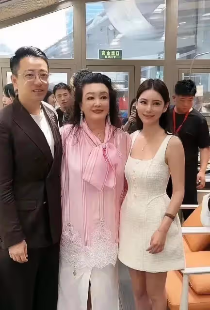 張穎穎直播懟網友,被說素質低,終於明白她為何不如馬筱梅
