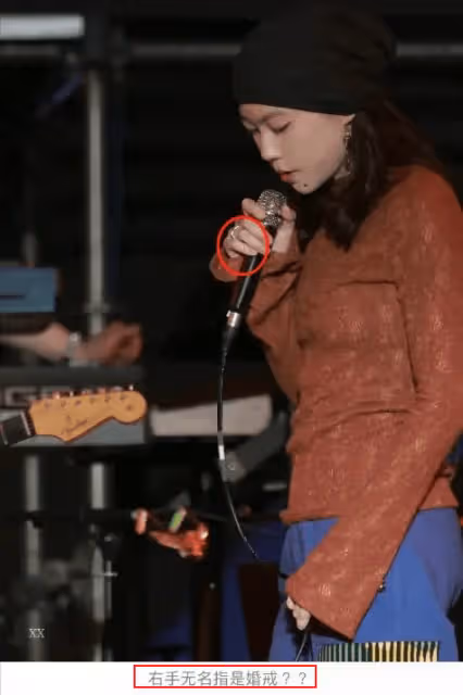 27歲竇靖童參加活動形象大變,神態舉止像極王菲!網友:天后遺傳