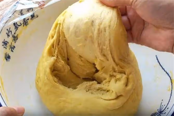 一碗面,半個南瓜,教你做南瓜麻花,記住2要點,香甜柔軟又拉絲