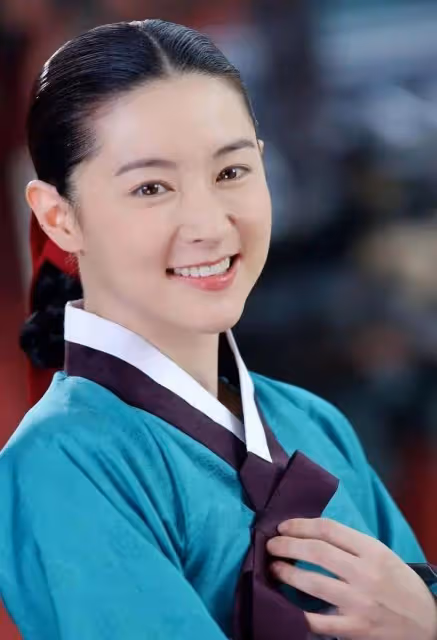 53歲李英愛韓服美照曝光!顏值在線夢回《大長今》