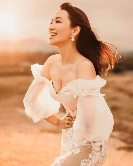 TVB50歲當家花旦穿泳裝做節目,艷壓一眾小花,結婚兩年夫妻恩愛如初