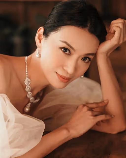 TVB50歲當家花旦穿泳裝做節目,艷壓一眾小花,結婚兩年夫妻恩愛如初