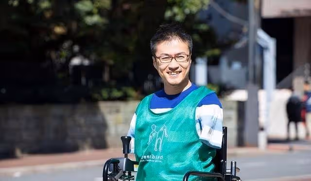 回顧:他天生無四肢婚內出軌50次,離婚後又瘋狂愛上22歲混血美女
