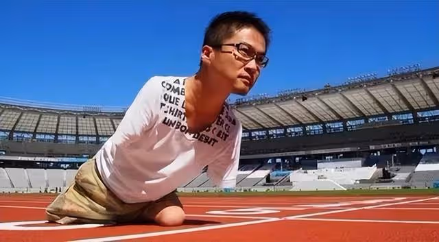 回顧:他天生無四肢婚內出軌50次,離婚後又瘋狂愛上22歲混血美女