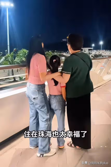 伊能靜帶公婆去劇組看秦昊,一家5口團聚,8歲米粒又高又瘦成團寵