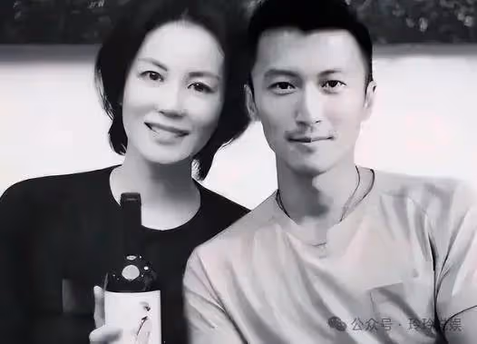 時隔多年,謝霆鋒王菲高調再曬親密照,全網炸了:求求你放過張柏芝吧!
