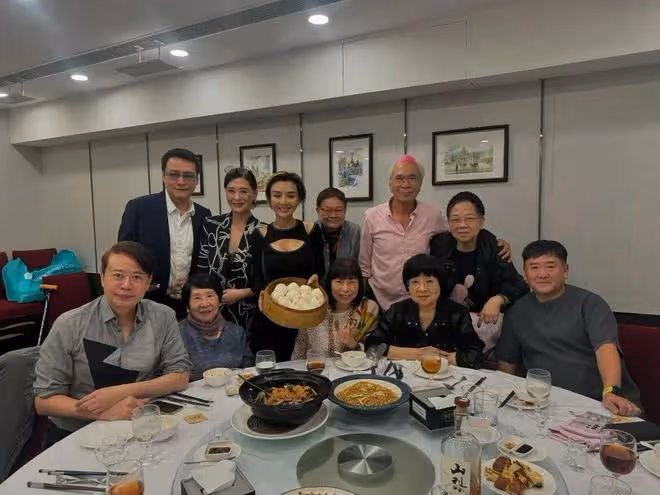 未婚妻被判刑25個月!73歲TVB老戲骨同日晚上笑容滿面參加好友聚會