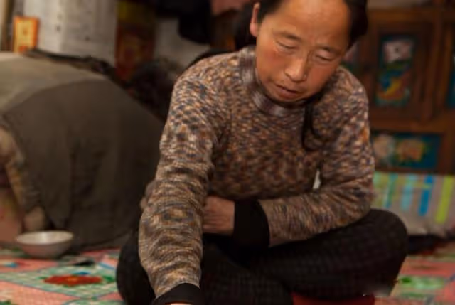 回顧：95年農婦好心救毒蛇，多次放生卻賴著不走，比小孩還聽話