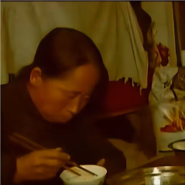 回顧:95年農婦好心救毒蛇,多次放生卻賴著不走,比小孩還聽話