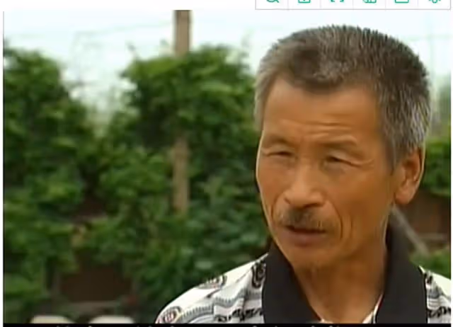 回顧:95年農婦好心救毒蛇,多次放生卻賴著不走,比小孩還聽話