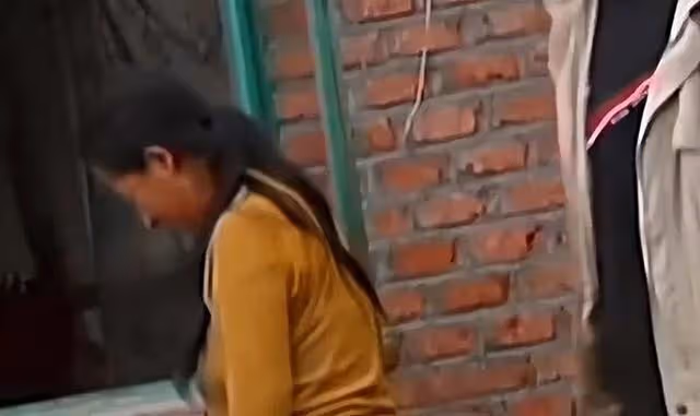 回顧:95年農婦好心救毒蛇,多次放生卻賴著不走,比小孩還聽話