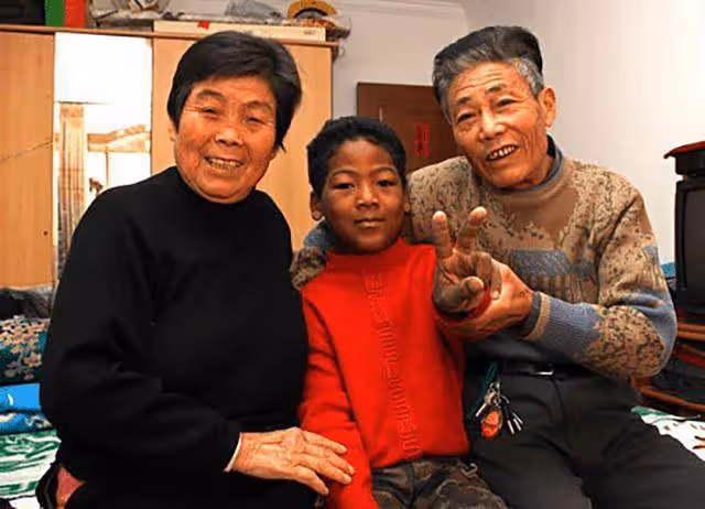 回顧:阿婆養大黑人小囡,歷盡艱辛成為上海人,如今他們過得如何