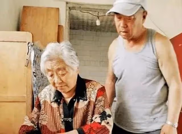 回顧曹茜:父母送她出國留學,卻21年拒見患癌父母到底是為什麼?