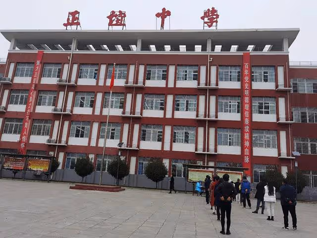 回顧:女孩輟學回家務農,23年後發現身份被頂替,頂替者已成老師