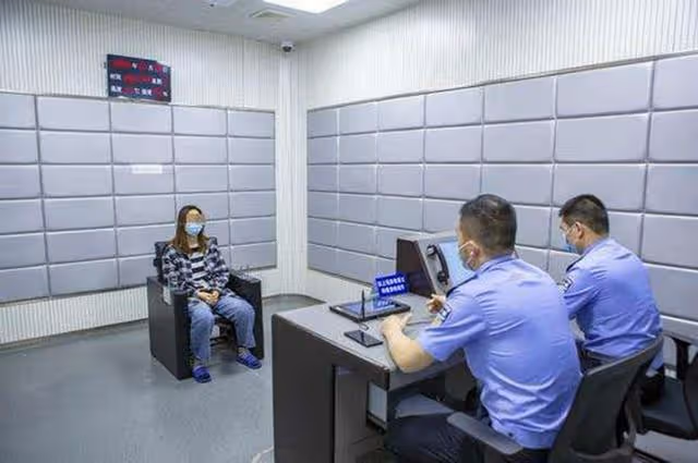回顧:女孩輟學回家務農,23年後發現身份被頂替,頂替者已成老師