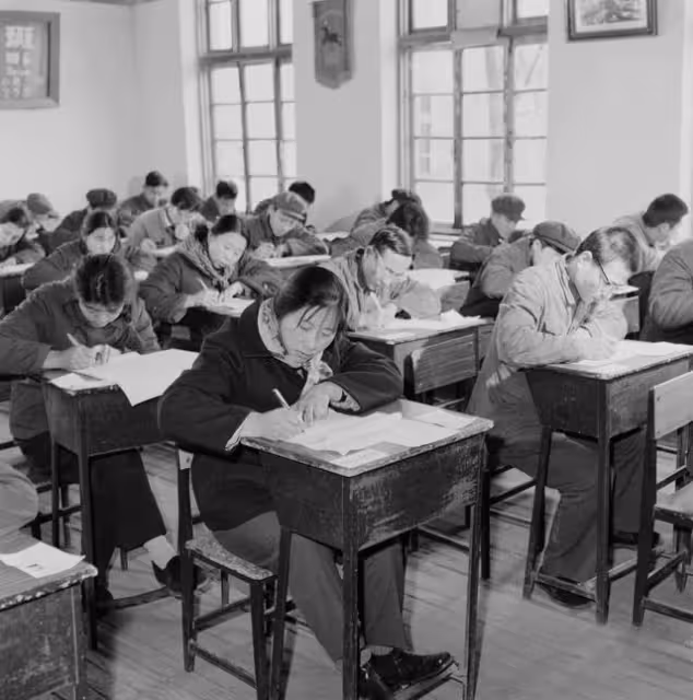 回顧:女孩輟學回家務農,23年後發現身份被頂替,頂替者已成老師