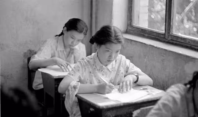回顧:女孩輟學回家務農,23年後發現身份被頂替,頂替者已成老師