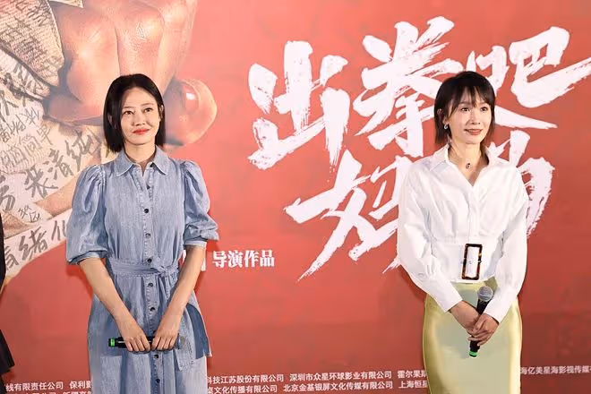 感覺譚卓也有霸氣的時候，一身穿搭知性溫婉，笑起來真挺美的