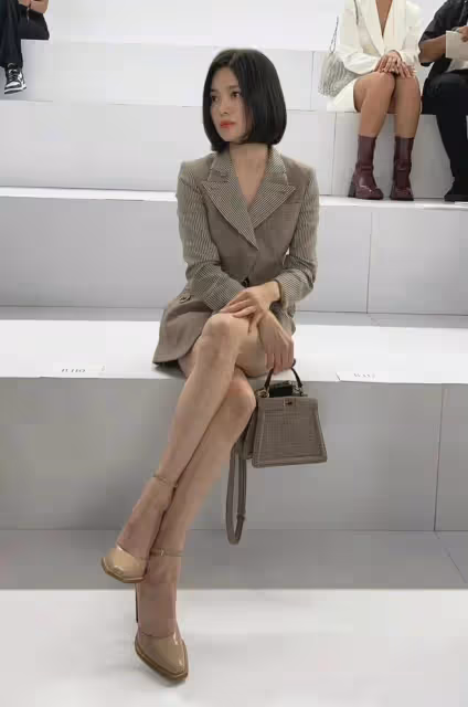 看了宋慧喬的生圖後發現，美人都是不需要修圖的，穿搭精緻有氣質