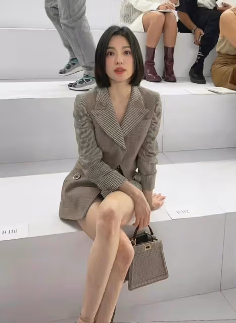 看了宋慧喬的生圖後發現，美人都是不需要修圖的，穿搭精緻有氣質