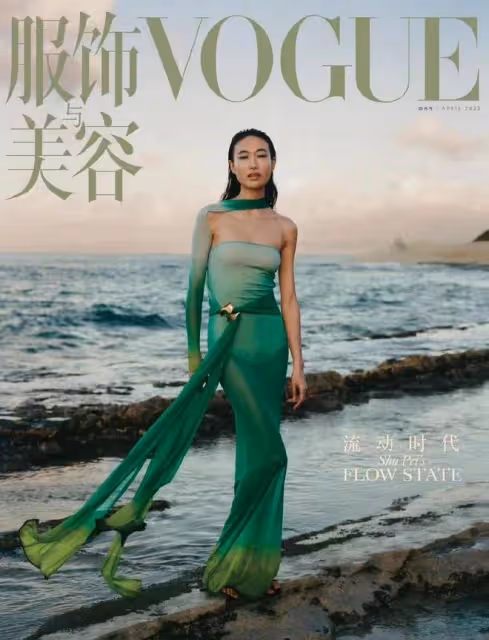 陳冠希老婆真敢穿，在海邊穿薄紗拍大片，身材凹凸有致好過劉雯