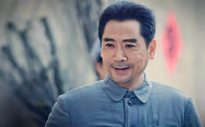 痛悼!88歲老戲骨王鐵成去世,50多次飾演周總理,把偉人真正演活